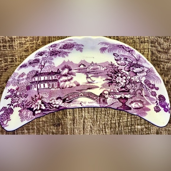 Vintage TONQUIN PLUM Royal STAFFORDSHIRE Clarice Cliff Crescent Bone Plate - Picture 2 of 10